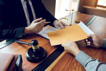 Các giấy tờ cần thiết cho việc công chứng: Tìm hiểu chi tiết