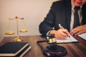 Quyền sửa đổi nội dung hợp đồng của công chứng viên
