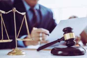 Vai trò và trách nhiệm của công chứng viên đối với khách hàng