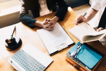 Ủy quyền đi xin cấp lại giấy tờ có được không?