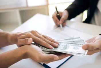 Ủy quyền nộp phạt vi phạm giao thông có hợp pháp không?