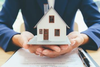 Công chứng mua bán nhà đất khi bên bán đã thế chấp tại nhiều ngân hàng