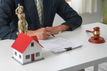 Công chứng mua bán nhà đất khi người mua có giấy phép cư trú hoặc tạm trú