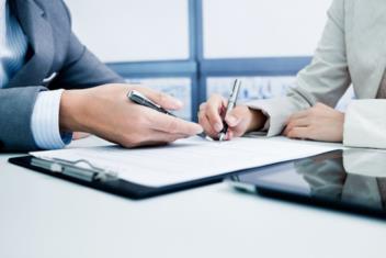 Công chứng mua bán nhà đất có cần bên thứ ba làm chứng không?