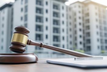 Có được công chứng hợp đồng mua bán chung cư bằng giấy viết tay không?