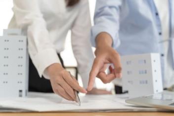Công chứng mua bán chung cư có tranh chấp: Những rủi ro & lưu ý cần biết