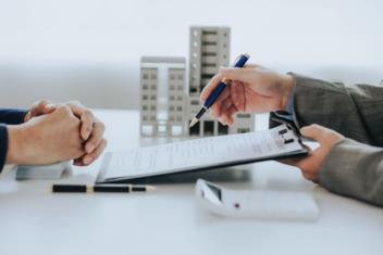 Công chứng mua bán chung cư không sổ hồng: Xử lý như thế nào?