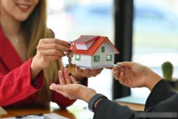 Thủ tục sang tên sổ đỏ từ mẹ sang con có phức tạp không?