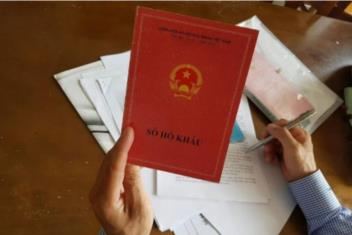 Sang tên sổ đỏ có cần đến sổ hộ khẩu không?