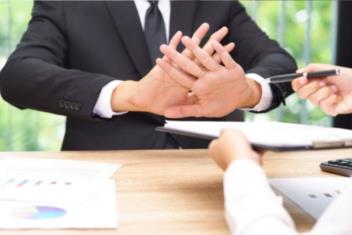 Từ chối nhận di sản thừa kế: Người câm điếc có đủ năng lực làm điều đó không?