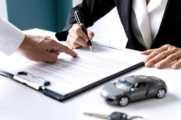 Mua bán ô tô cũ: Có nên công chứng hợp đồng hay không?