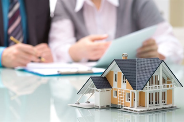 Công chứng mua bán nhà đất có cần giấy đăng ký kết hôn không?