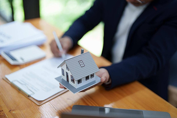 Công chứng mua bán nhà đất khi đất quy hoạch chưa được bồi thường