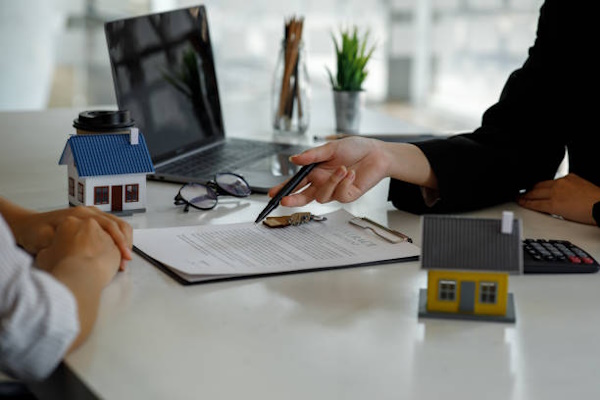 Công chứng mua bán nhà đất khi bên bán đã thế chấp ngân hàng