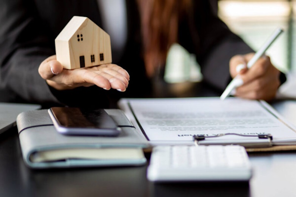 Công chứng mua bán nhà đất khi bên bán đã thế chấp ngân hàng