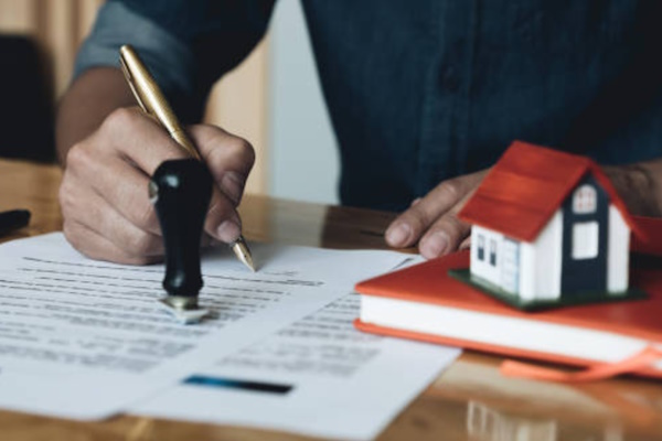 Công chứng mua bán nhà đất khi có bên thứ ba liên quan