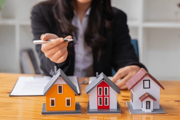 Công chứng mua bán chung cư có nên mời luật sư tư vấn không?