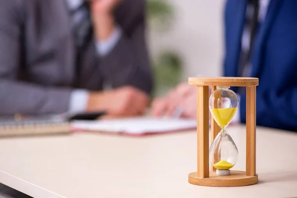 Thời gian công chứng mua bán chung cư mất bao lâu?