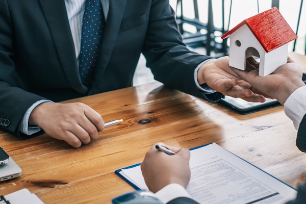 Công chứng mua bán chung cư tái định cư