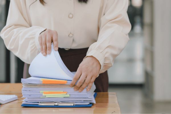 Cấp bản sao tài liệu và hợp đồng giao dịch được lưu trữ