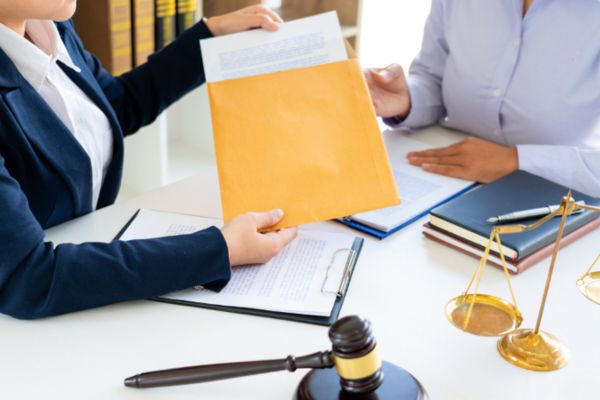 Cấp bản sao tài liệu và hợp đồng giao dịch được lưu trữ