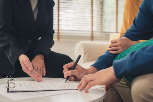 Ủy quyền cho người thân mua bất động sản